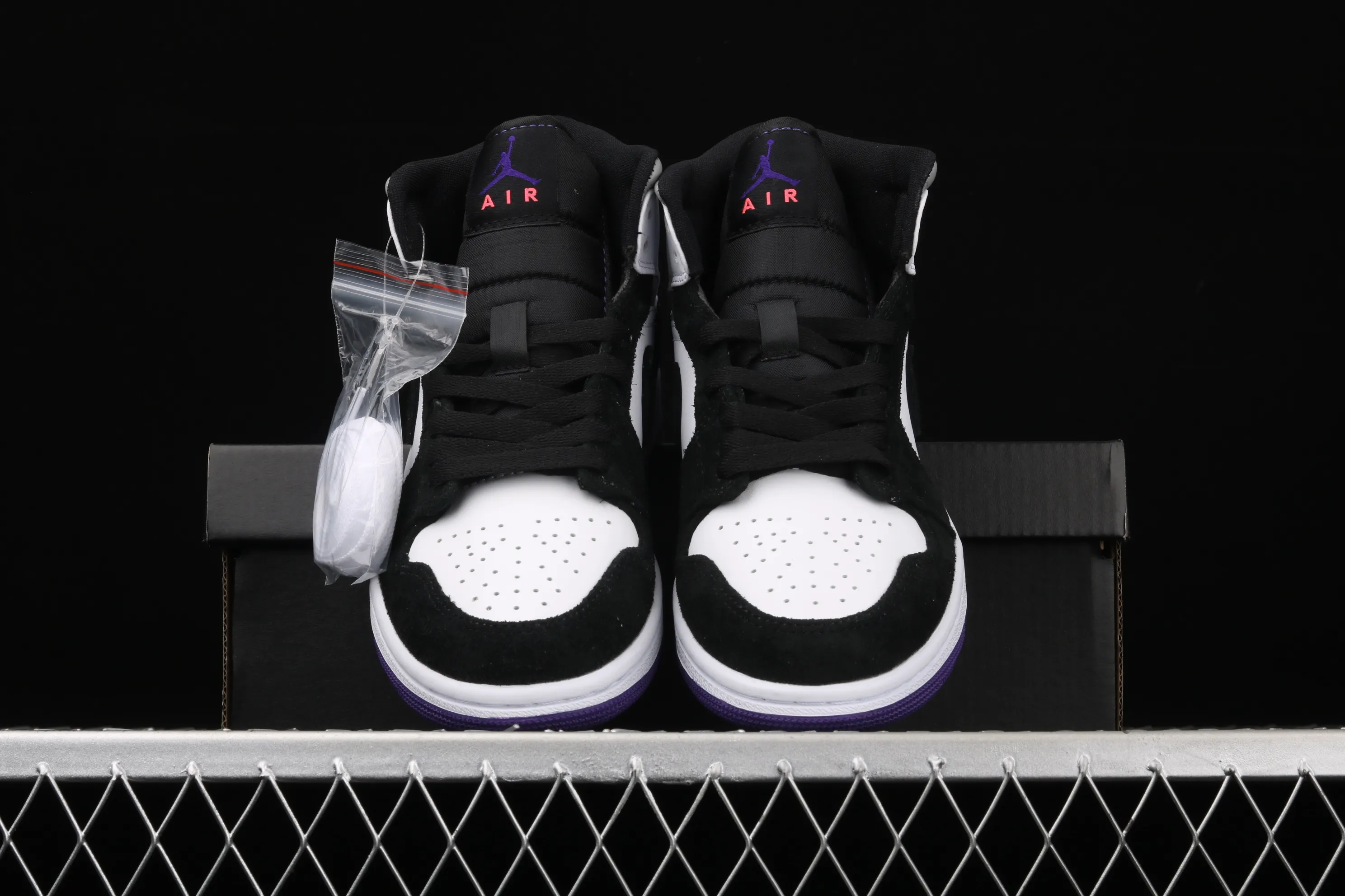 All categories Air Jordan Jordan series basketball shoes Air Jordan 1 Mid Air Jordan 1 Mid AJ1 Joe 1 China Grizzly Panda 852542-105